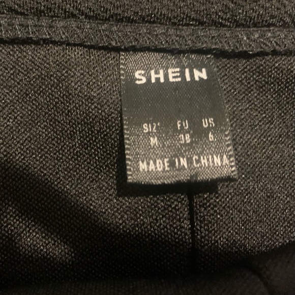 Cute black skirt 🖤 - Picture 3 of 3